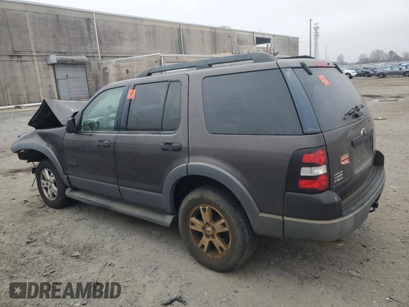 2006 Ford Explorer XLT z VIN 1FMEU73E56UB09853, wystawiony jako Copart lot #48942585 z przebiegiem 154 653 mil mil oraz Szkoda całkowita • Salvage title. Historia ofert i sprzedaży dostępna na DreamBid. Obrazek 2.