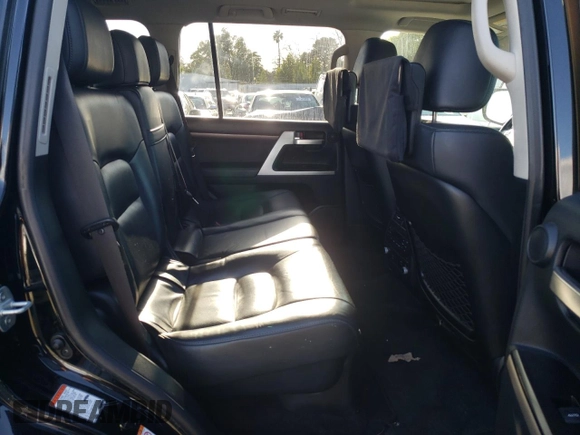 2016 Toyota Land Cruiser z VIN JTMCY7AJ9G4040845, wystawiony jako Copart lot #41391163 z przebiegiem 87 293 mil mil oraz . Historia ofert i sprzedaży dostępna na DreamBid. Obrazek 10.