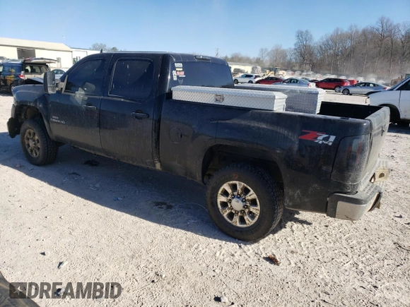 2009 GMC Sierra 2500HD SLT z VIN 1GTHK63639F186370, wystawiony jako Copart lot #46929955 z przebiegiem 268 663 mil mil oraz Szkoda całkowita • Salvage title. Historia ofert i sprzedaży dostępna na DreamBid. Obrazek 2.