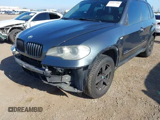 2013 BMW X5 xDrive35i z VIN 5UXZV4C56D0G57030, wystawiony jako IAAI lot #42267366 z przebiegiem 174 381 mil mil oraz . Historia ofert i sprzedaży dostępna na DreamBid. Obrazek 6.