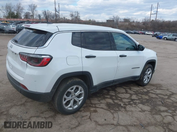 2024 Jeep Compass Sport z VIN 3C4NJDAN2RT157145, wystawiony jako IAAI lot #41456201 z przebiegiem 6 943 mil mil oraz . Historia ofert i sprzedaży dostępna na DreamBid. Obrazek 4.