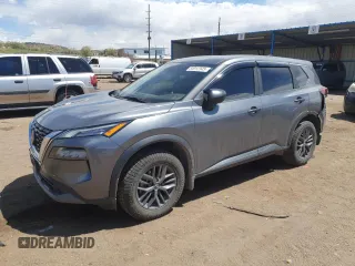 2023 Nissan Rogue S z VIN 5N1BT3AB8PC744032, wystawiony jako Copart lot #54912345 z przebiegiem 55 045 mil mil oraz Szkoda całkowita • Salvage title. Historia ofert i sprzedaży dostępna na DreamBid. Obrazek 1.