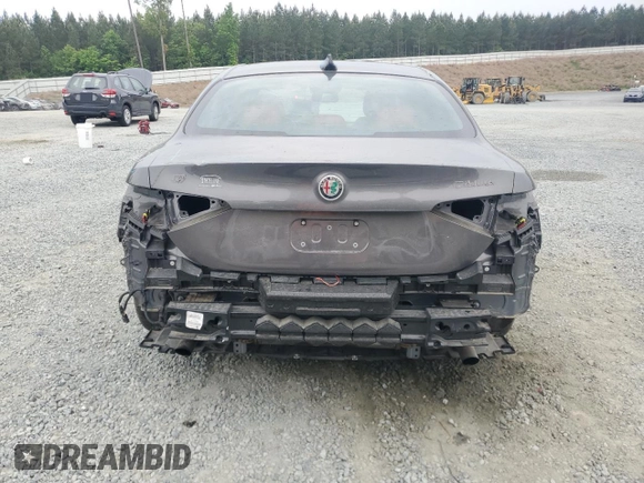 2023 Alfa Romeo Giulia Veloce z VIN ZARFAMBN6P7676600, wystawiony jako Copart lot #54583925 z przebiegiem 14 910 mil mil oraz Szkody całkowita. Historia ofert i sprzedaży dostępna na DreamBid. Obrazek 6.