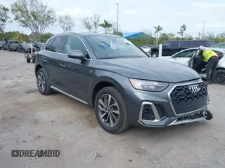 2023 Audi Q5 S line Premium Plus z VIN WA1EAAFY6P2161080, wystawiony jako IAAI lot #41282613 z przebiegiem 20 268 mil mil oraz . Historia ofert i sprzedaży dostępna na DreamBid. Obrazek 1.