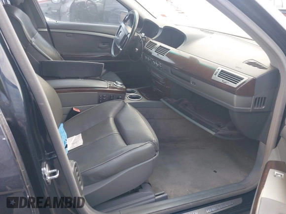 2006 BMW 7 Series 750Li with VIN WBAHN83576DT26418, listed as a IAAI auction lot 41555297 with 124,801 mi miles. Bid and sale history available at carsss.com. Image 5.