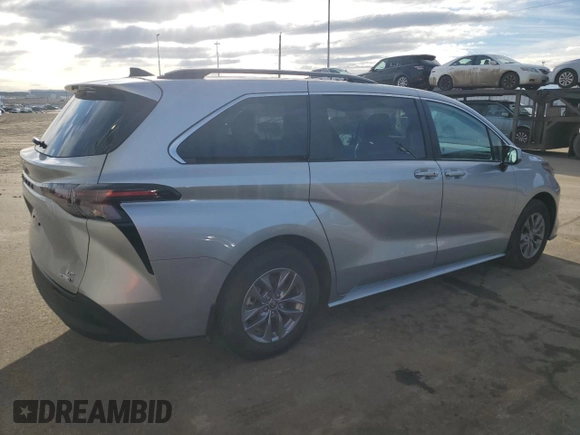 2024 Toyota Sienna LE with VIN 5TDGRKEC7RS197259, listed as a Copart auction lot 49706705 with 14,671 mi miles and Clean Title. Bid and sale history available at carsss.com. Image 3.