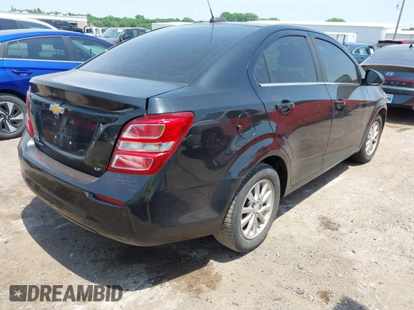 2018 Chevrolet Sonic LT z VIN 1G1JD5SH7J4119014, wystawiony jako IAAI lot #42320707 z przebiegiem 88 296 mil mil oraz . Historia ofert i sprzedaży dostępna na DreamBid. Obrazek 4.