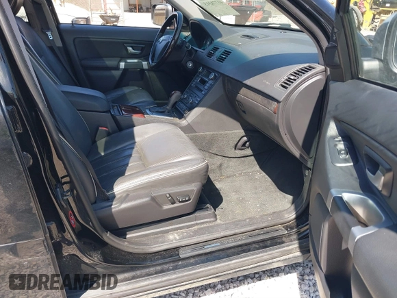 2013 Volvo XC90 Premier Plus z VIN YV4952CZ3D1658584, wystawiony jako IAAI lot #41778313 z przebiegiem 157 597 mil mil oraz . Historia ofert i sprzedaży dostępna na DreamBid. Obrazek 5.