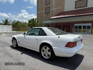 1999 Mercedes-Benz SL 500 z VIN WDBFA68F3XF176338, wystawiony jako Copart lot #58926205 z przebiegiem 46 967 mil mil oraz Tytuł czysty. Historia ofert i sprzedaży dostępna na DreamBid. Obrazek 3.