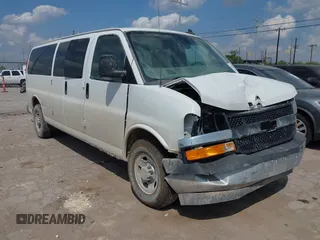 2020 Chevrolet Express Passenger LT z VIN 1GAZGPFG8L1139879, wystawiony jako IAAI lot #42327585 z przebiegiem 72 014 mil mil oraz . Historia ofert i sprzedaży dostępna na DreamBid. Obrazek 1.