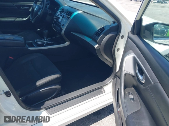 2015 Nissan Altima S with VIN 1N4AL3AP7FN897201, listed as a IAAI auction lot 42026527 with 192,944 mi miles and . Bid and sale history available at carsss.com. Image 5.