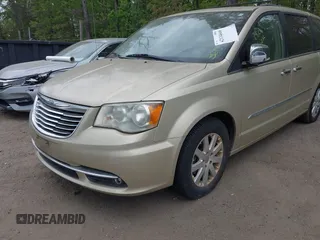 2011 Chrysler Town & Country Touring L z VIN 2A4RR8DG1BR703726, wystawiony jako IAAI lot #42134668 z przebiegiem 133 329 mil mil oraz . Historia ofert i sprzedaży dostępna na DreamBid. Obrazek 6.