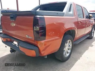 2007 Chevrolet Avalanche LTZ z VIN 3GNEC12037G156692, wystawiony jako IAAI lot #42654718 z przebiegiem 261 918 mil mil oraz . Historia ofert i sprzedaży dostępna na DreamBid. Obrazek 6.