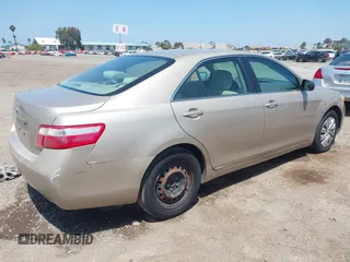 2009 Toyota Camry z VIN 4T4BE46K29R070469, wystawiony jako IAAI lot #42221980 z przebiegiem 136 966 mil mil oraz . Historia ofert i sprzedaży dostępna na DreamBid. Obrazek 4.