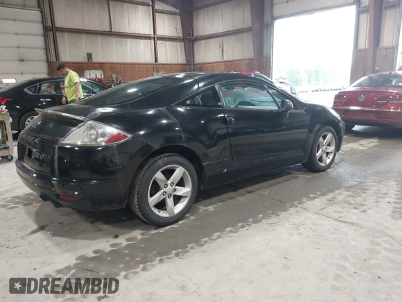 2009 Mitsubishi Eclipse GS z VIN 4A3AK24FX9E013800, wystawiony jako IAAI lot #42525551 z przebiegiem 108 766 mil mil oraz . Historia ofert i sprzedaży dostępna na DreamBid. Obrazek 4.