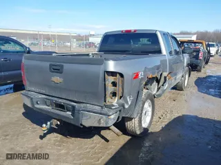 2008 Chevrolet Silverado 1500 LT w/1LT with VIN 2GCEK19J681319131, listed as a IAAI auction lot 41712092 with 213,279 mi miles. Bid and sale history available at carsss.com. Image 4.