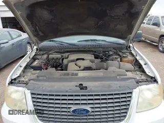 2003 Ford Expedition Special Service with VIN 1FMPU15L13LA66065, listed as a IAAI auction lot 41861536 with 254,362 mi miles. Bid and sale history available at carsss.com. Image 10.