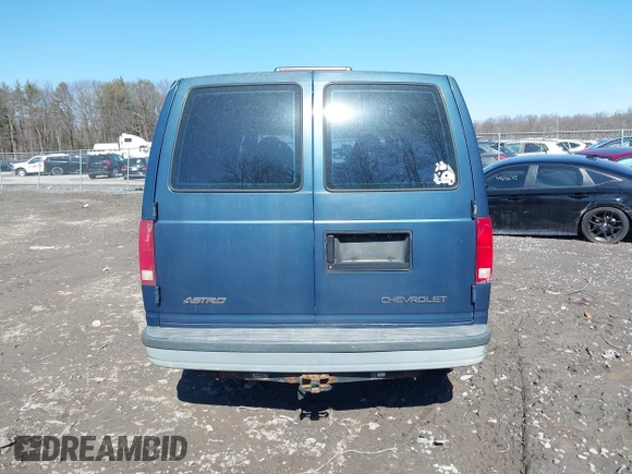 1998 Chevrolet Astro Cargo z VIN 1GCDM19W1WB194599, wystawiony jako IAAI lot #41771541 z przebiegiem 178 607 mil mil oraz . Historia ofert i sprzedaży dostępna na DreamBid. Obrazek 16.