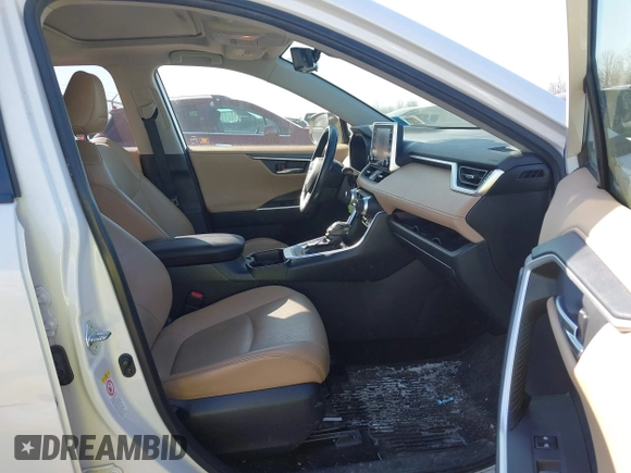 2019 Toyota RAV4 Limited with VIN JTMN1RFV1KD517037, listed as a IAAI auction lot 41844316 with 66,961 mi miles. Bid and sale history available at carsss.com. Image 5.