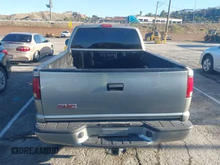 2001 GMC Sonoma SLS w/1SG Pkg with VIN 1GTCS19W818237097, listed as a IAAI auction lot 41745396 with Not Provided miles. Bid and sale history available at carsss.com. Image 17.