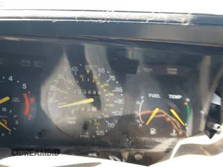 1987 Saab 900 z VIN YS3AK35DXH2023628, wystawiony jako IAAI lot #42749309 z przebiegiem 203 686 mil mil oraz . Historia ofert i sprzedaży dostępna na DreamBid. Obrazek 7.