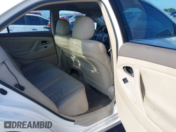 2007 Toyota Camry CE z VIN 4T1BE46K27U670867, wystawiony jako IAAI lot #42398921 z przebiegiem 142 655 mil mil oraz . Historia ofert i sprzedaży dostępna na DreamBid. Obrazek 8.