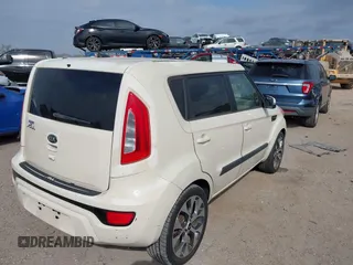 2013 Kia Soul ! with VIN KNDJT2A69D7483138, listed as a IAAI auction lot 41216799 with 81,764 mi miles. Bid and sale history available at carsss.com. Image 4.