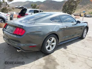 2017 Ford Mustang V6 z VIN 1FA6P8AM8H5336232, wystawiony jako IAAI lot #42089034 z przebiegiem 72 257 mil mil oraz . Historia ofert i sprzedaży dostępna na DreamBid. Obrazek 4.