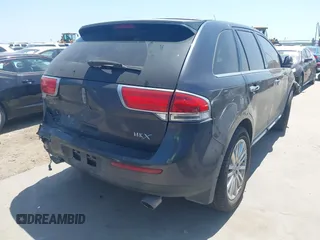 2014 Lincoln MKX with VIN 2LMDJ6JK8EBL13191, listed as a IAAI auction lot 42023811 with 212,793 mi miles. Bid and sale history available at carsss.com. Image 4.