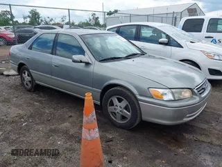 2001 Toyota Camry CE z VIN JT2BG22K410587070, wystawiony jako IAAI lot #42388043 z przebiegiem 119 183 mil mil oraz . Historia ofert i sprzedaży dostępna na DreamBid. Obrazek 1.