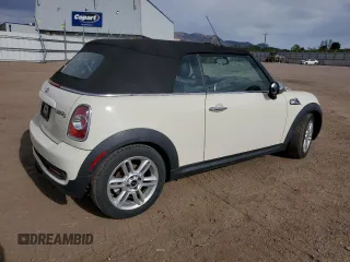 2012 MINI Convertible S z VIN WMWZP3C58CT250629, wystawiony jako Copart lot #57265655 z przebiegiem 99 216 mil mil oraz Szkoda całkowita • Salvage title. Historia ofert i sprzedaży dostępna na DreamBid. Obrazek 3.
