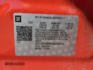 2018 Chevrolet Sonic LT z VIN 1G1JD5SH5J4106052, wystawiony jako Copart lot #52607635 z przebiegiem 83 110 mil mil oraz Szkoda całkowita • Salvage title. Historia ofert i sprzedaży dostępna na DreamBid. Obrazek 12.