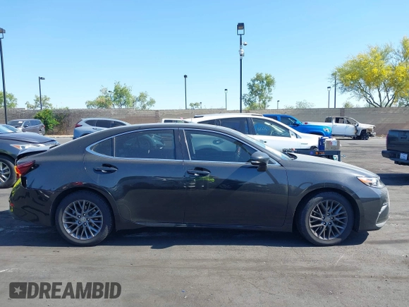2018 Lexus ES 350 z VIN 58ABK1GGXJU098576, wystawiony jako IAAI lot #42268560 z przebiegiem 116 378 mil mil oraz . Historia ofert i sprzedaży dostępna na DreamBid. Obrazek 13.