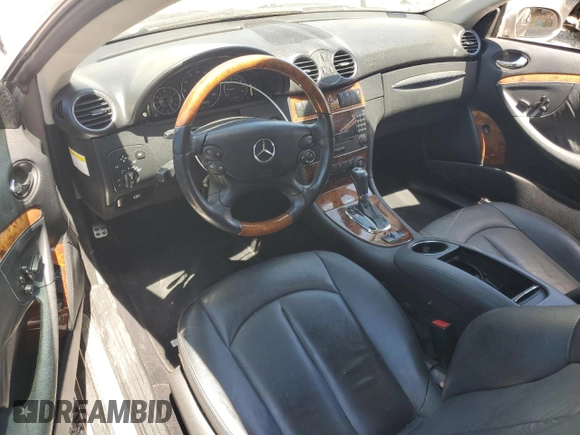 2008 Mercedes-Benz CLK 350 z VIN WDBTK56FX8T092386, wystawiony jako Copart lot #57283715 z przebiegiem 126 696 mil mil oraz Szkoda całkowita • Salvage title. Historia ofert i sprzedaży dostępna na DreamBid. Obrazek 8.