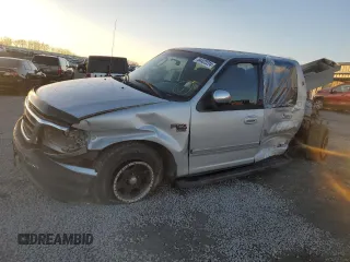 2002 Ford F-150 XLT with VIN 1FTRW07672KD58722, listed as a Copart auction lot 84422224 with 0 mi miles and Salvage Title. Bid and sale history available at carsss.com. Image 1.