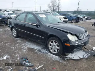 2002 Mercedes-Benz C 230/260/280/320 z VIN WDBRF61J12E005521, wystawiony jako IAAI lot #41606271 z przebiegiem 122 569 mil mil oraz . Historia ofert i sprzedaży dostępna na DreamBid. Obrazek 1.