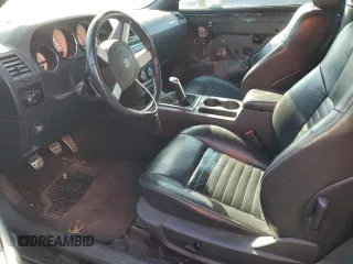 2010 Dodge Challenger R/T Classic z VIN 2B3CJ5DTXAH135299, wystawiony jako Copart lot #51900125 z przebiegiem 184 783 mil mil oraz Szkoda całkowita • Salvage title. Historia ofert i sprzedaży dostępna na DreamBid. Obrazek 7.