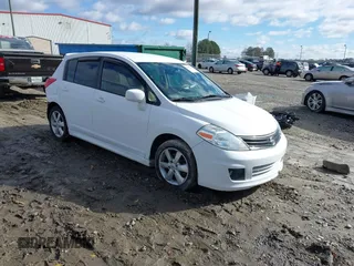 2011 Nissan Versa S с VIN 3N1BC1CP8BL377408, выставлен на аукционе IAAI как лот 41080991 с пробегом 121 541 миль миль и . История ставок и продаж доступна на DreamBid. Изображение 1.