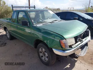 1998 Nissan Frontier XE z VIN 1N6DD26S3WC318614, wystawiony jako IAAI lot #41965202 z przebiegiem 107 786 mil mil oraz . Historia ofert i sprzedaży dostępna na DreamBid. Obrazek 1.