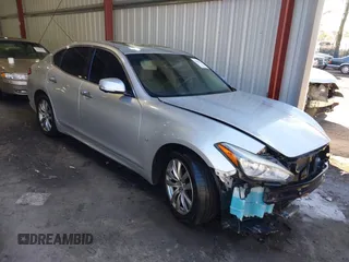 2016 Infiniti Q70 z VIN JN1BY1AP2GM220507, wystawiony jako IAAI lot #41639739 z przebiegiem 211 787 mil mil oraz . Historia ofert i sprzedaży dostępna na DreamBid. Obrazek 1.