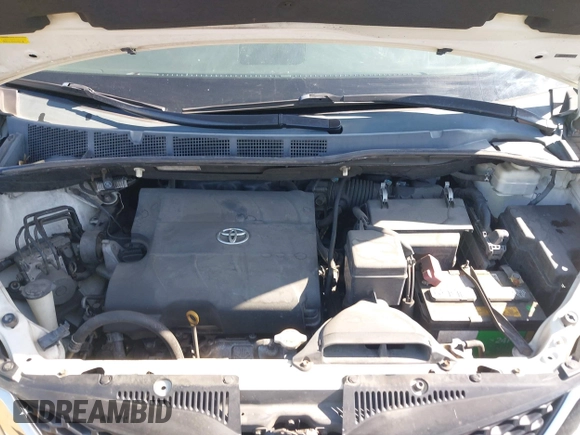 2011 Toyota Sienna XLE AAS with VIN 5TDYK3DCXBS097582, listed as a IAAI auction lot 42233594 with 226,902 mi miles and . Bid and sale history available at DreamBid. Image 10.
