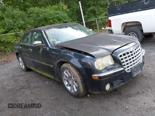 2006 Chrysler 300 C z VIN 2C3KA63H56H177470, wystawiony jako IAAI lot #42383311 z przebiegiem Nie podano mil oraz . Historia ofert i sprzedaży dostępna na DreamBid. Obrazek 1.