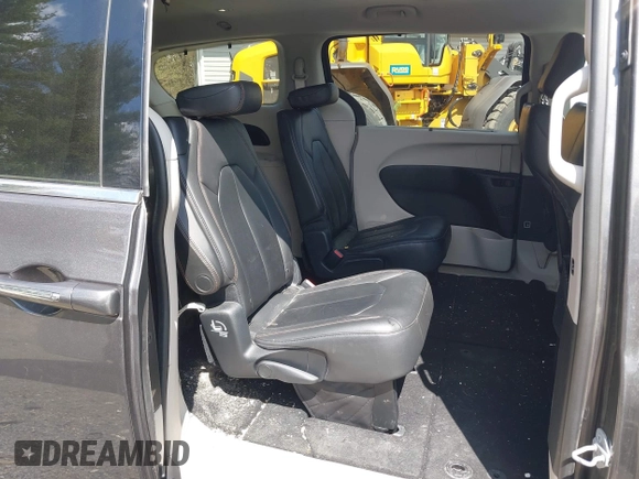 2017 Chrysler Pacifica Touring L with VIN 2C4RC1BG3HR511492, listed as a IAAI auction lot 41922578 with 139,393 mi miles and . Bid and sale history available at DreamBid. Image 8.