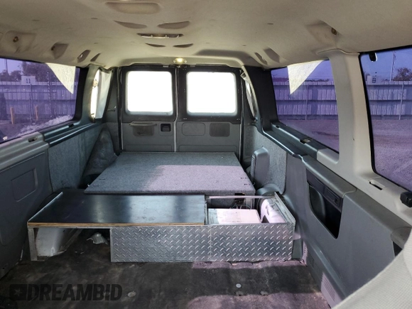 2014 Ford Econoline Passenger XL z VIN 1FBSS3BL1EDA85723, wystawiony jako Copart lot #53297125 z przebiegiem 245 566 mil mil oraz Szkoda całkowita • Salvage title. Historia ofert i sprzedaży dostępna na DreamBid. Obrazek 10.