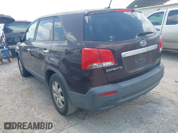 2012 Kia Sorento LX z VIN 5XYKT4A15CG241033, wystawiony jako IAAI lot #42439153 z przebiegiem 248 220 mil mil oraz . Historia ofert i sprzedaży dostępna na DreamBid. Obrazek 3.