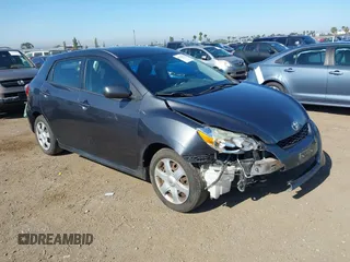 2009 Toyota Matrix z VIN 2T1KU40E69C138550, wystawiony jako IAAI lot #42304520 z przebiegiem 181 034 mil mil oraz . Historia ofert i sprzedaży dostępna na DreamBid. Obrazek 1.