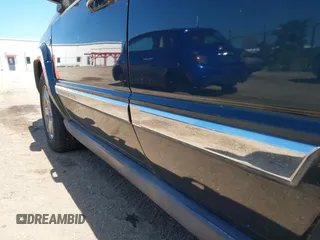2006 Jeep Commander Limited с VIN 1J8HG58266C170185, выставлен на аукционе IAAI как лот 42549553 с пробегом 143 574 миль миль и . История ставок и продаж доступна на DreamBid. Изображение 6.