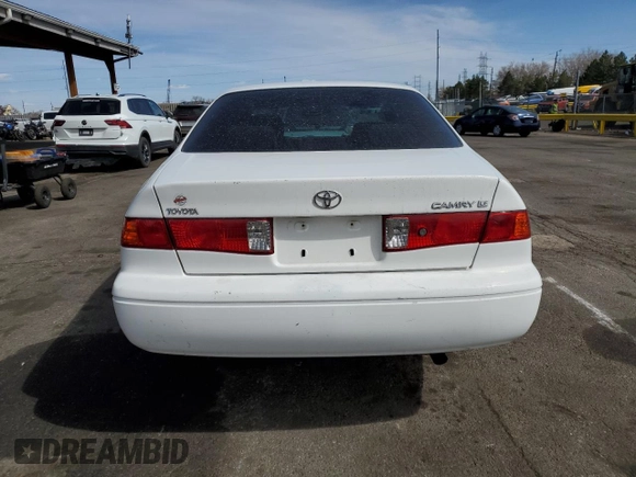 2000 Toyota Camry CE z VIN JT2BG22K2Y0479735, wystawiony jako Copart lot #50226755 z przebiegiem 282 694 mil mil oraz Nie do naprawy • Non repairable. Historia ofert i sprzedaży dostępna na DreamBid. Obrazek 6.