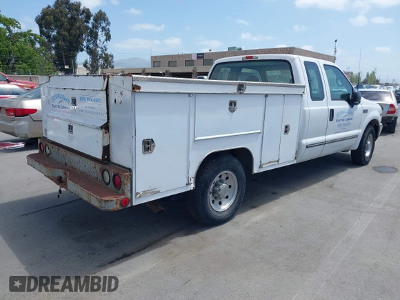 2000 Ford Super Duty F-250 XL with VIN 1FTNX20L0YEA50080, listed as a IAAI auction lot 42086439 with 230,868 mi miles. Bid and sale history available at carsss.com. Image 4.