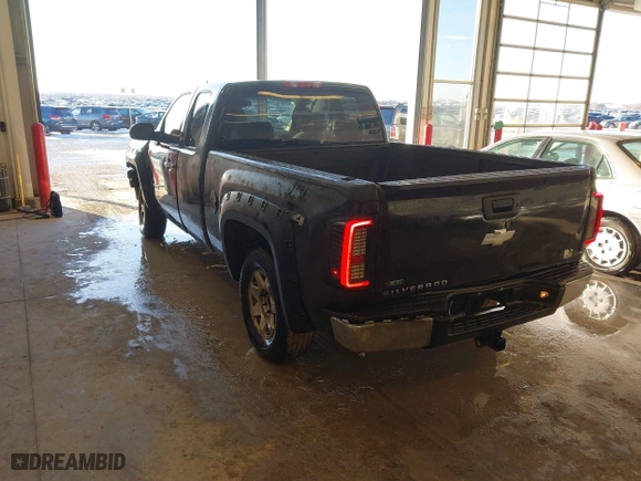 2010 Chevrolet Silverado 1500 LT with VIN 1GCSKSE31AZ155171, listed as a IAAI auction lot 41619404 with 209,422 mi miles. Bid and sale history available at carsss.com. Image 3.
